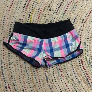 Lululemon RARE 2.5 inch size four speed ups. In great condition